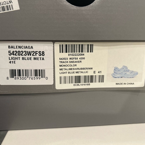 Designer Sneaker - Picture 3 of 8